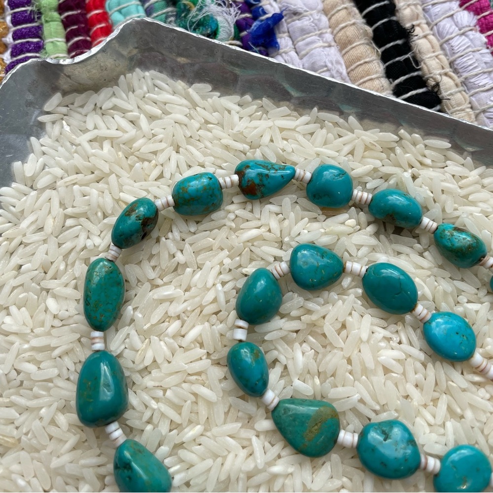 Vintage Native American Indigenous Turquoise Nugget Hand Strung Necklace - Picture 10 of 11